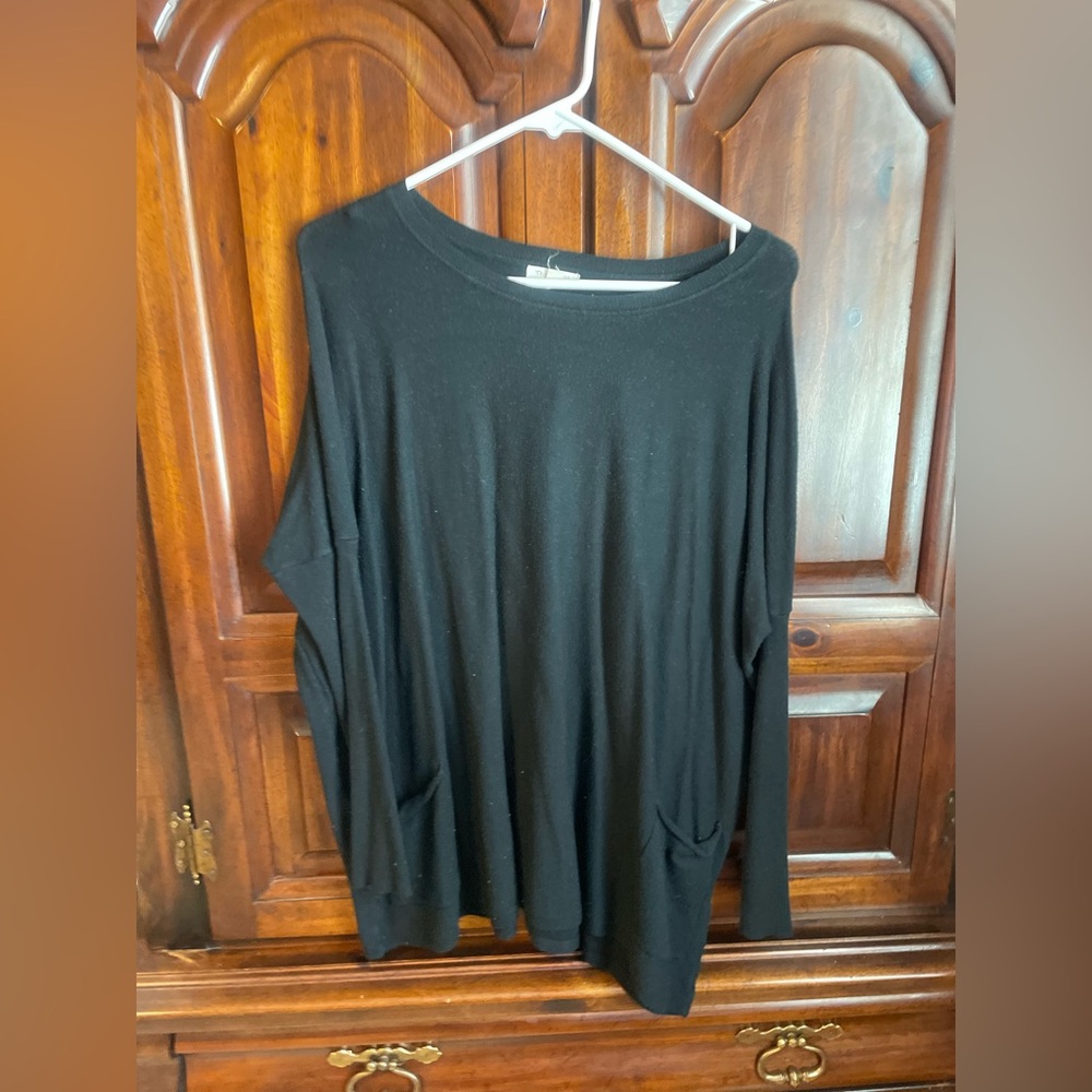 Tea n Rose Black Long Sleeve Top